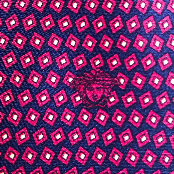 GIANNI VERSACE 100% silk luxury designer Italian tie. - Picture 5 of 9